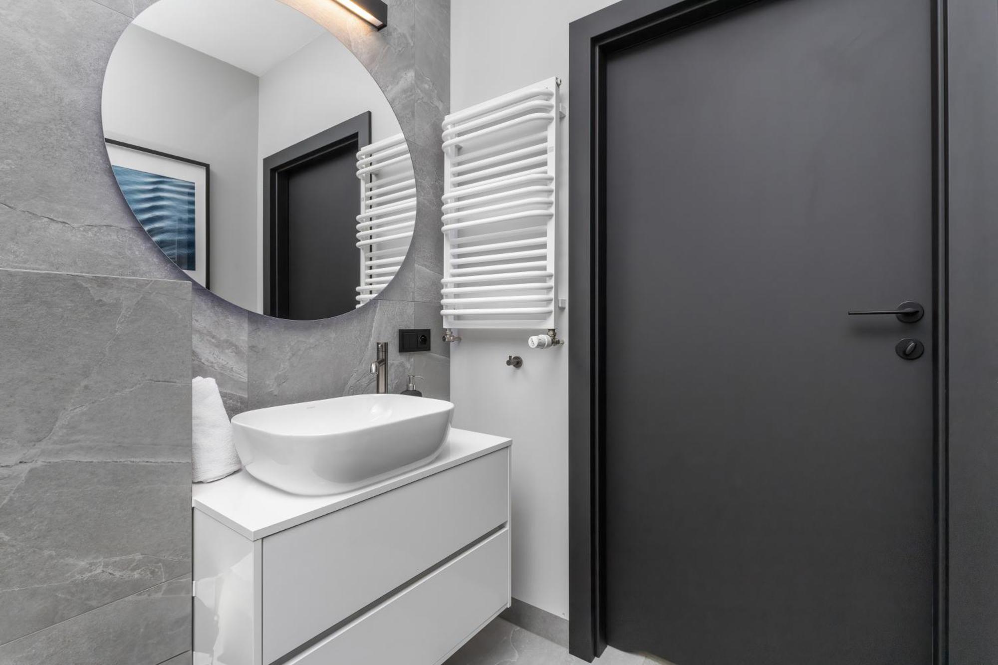 Huoneisto Bright & Modern With Parking Near Arena By Renters Gdańsk